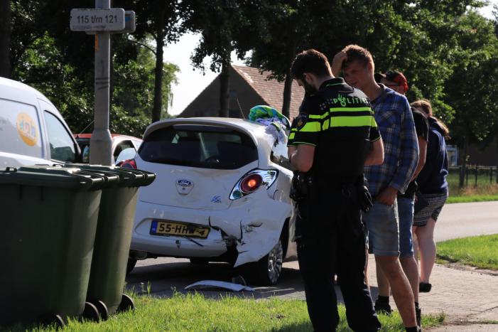 Aanrijding tussen auto en bus