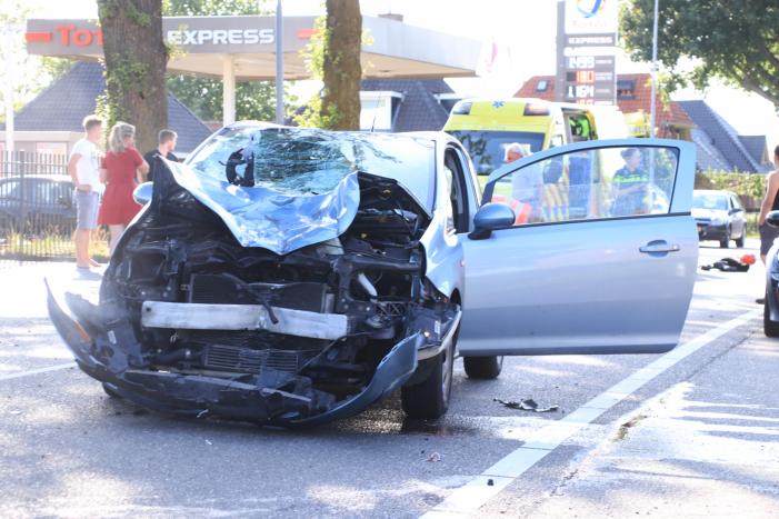 Brommerrijder gewond na aanrijding met auto