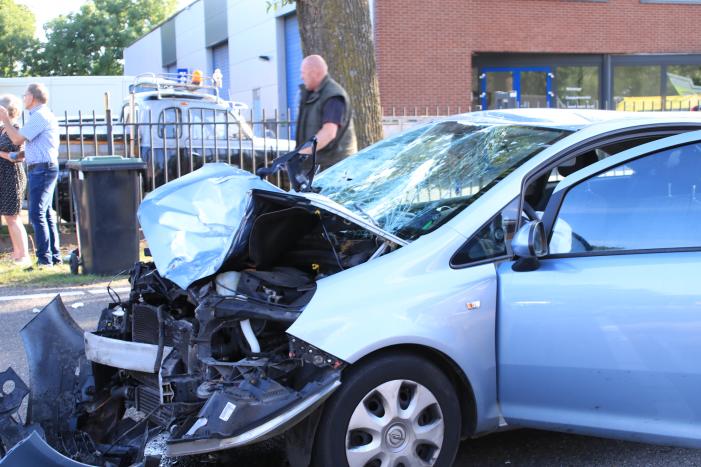 Brommerrijder gewond na aanrijding met auto