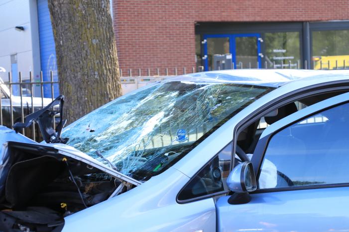 Brommerrijder gewond na aanrijding met auto