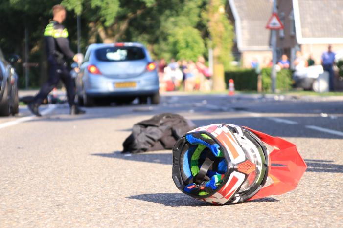 Brommerrijder gewond na aanrijding met auto