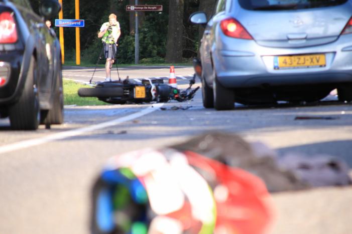 Brommerrijder gewond na aanrijding met auto