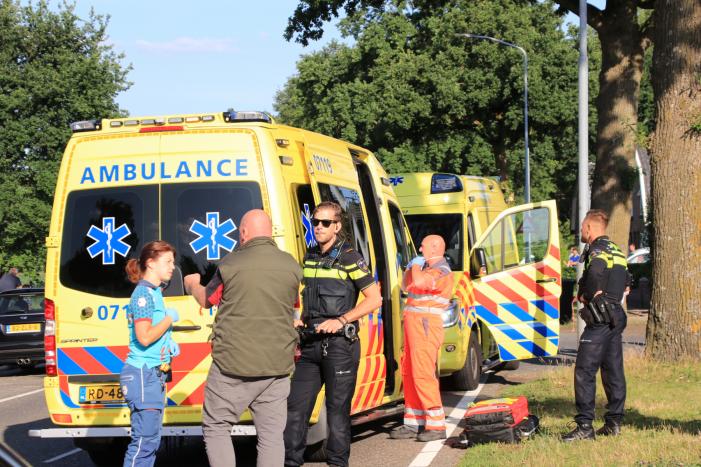 Brommerrijder gewond na aanrijding met auto