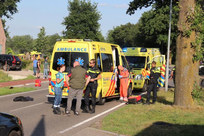 Brommerrijder gewond na aanrijding met auto