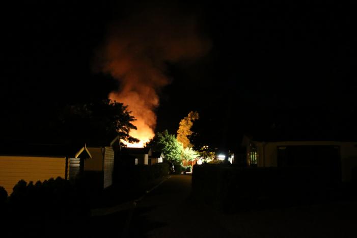 Felle uitslaande brand in chalet