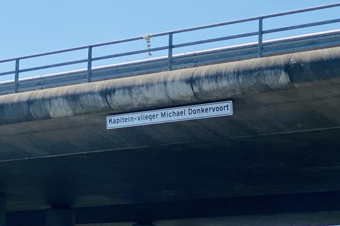Viaduct benoemd naar omgekomen F16-piloot Kaptein-vlieger Michael Donkervoort