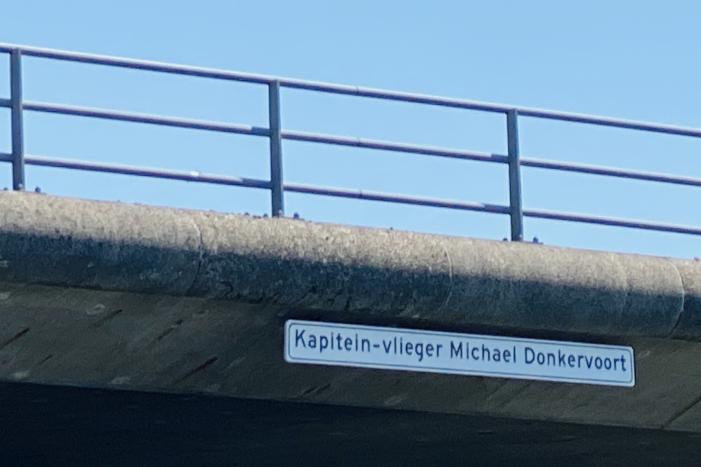 Viaduct benoemd naar omgekomen F16-piloot Kaptein-vlieger Michael Donkervoort