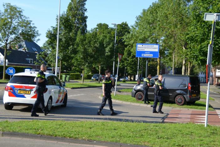 Wielrenner gewond door botsing met busje