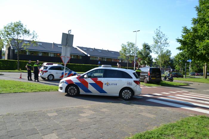 Wielrenner gewond door botsing met busje