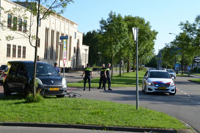 Wielrenner gewond door botsing met busje