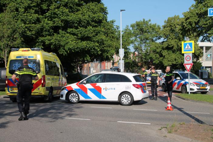 Wielrenner gewond door botsing met busje