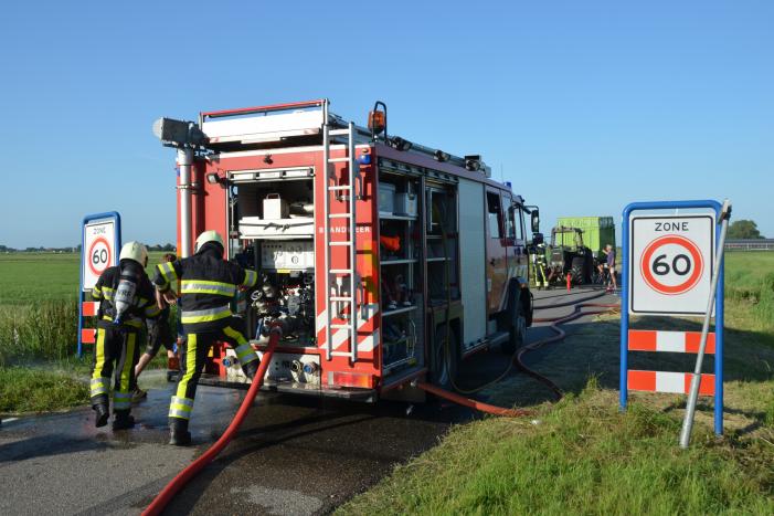 Trekker brandt uit tijdens hooibouw