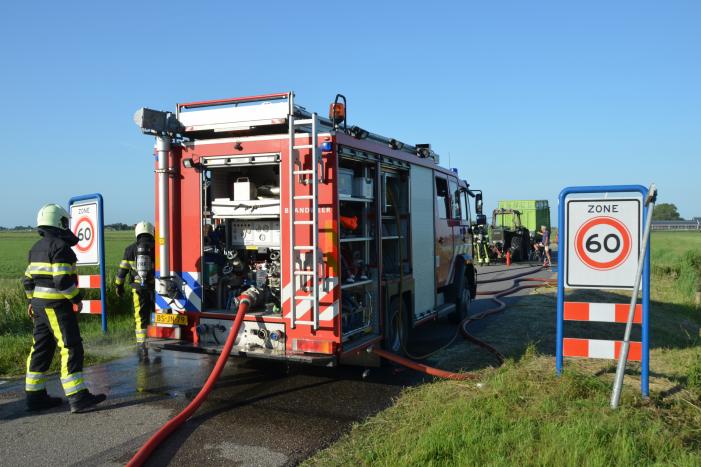 Trekker brandt uit tijdens hooibouw