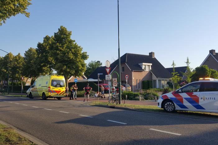 Kind komt in botsing met wielrenners