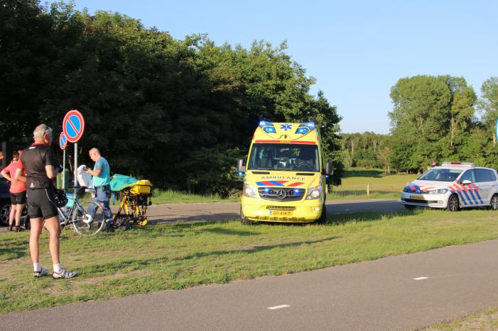 Wielrenner gewond na aanrijding met auto