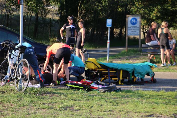 Wielrenner gewond na aanrijding met auto