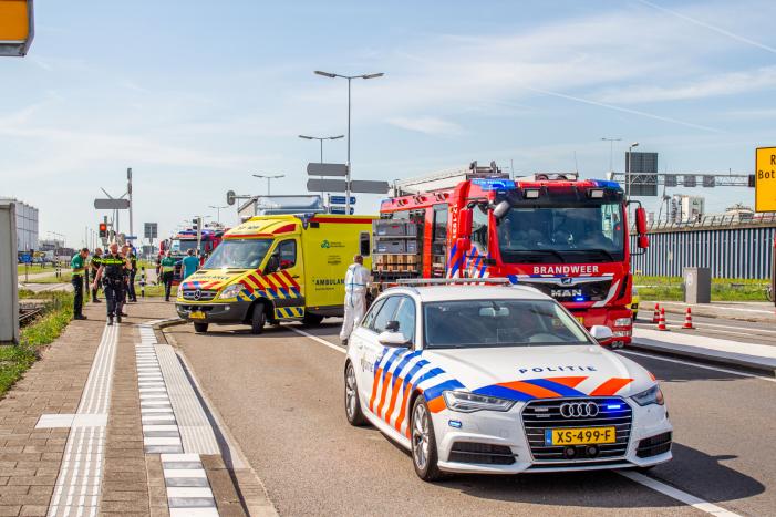 Fietser aangereden door vrachtwagen