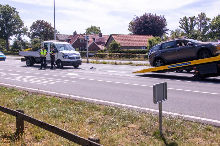 Bakwagen botst achterop personenwagen