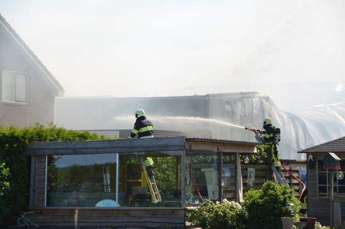 Grote uitslaande brand in bedrijfspand