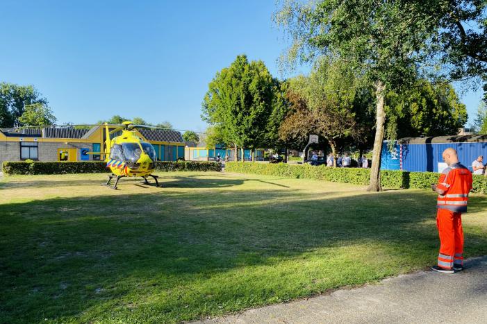 Man zwaar gewond na val van dak
