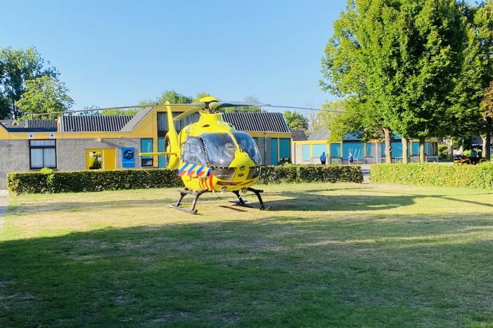 Man zwaar gewond na val van dak