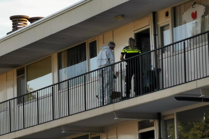Onderzoek naar overleden vrouw in flat nog in volle gang