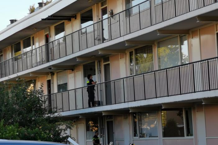Onderzoek naar overleden vrouw in flat nog in volle gang