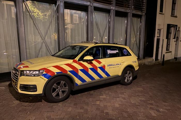 Persoon zwaargewond na val op straat