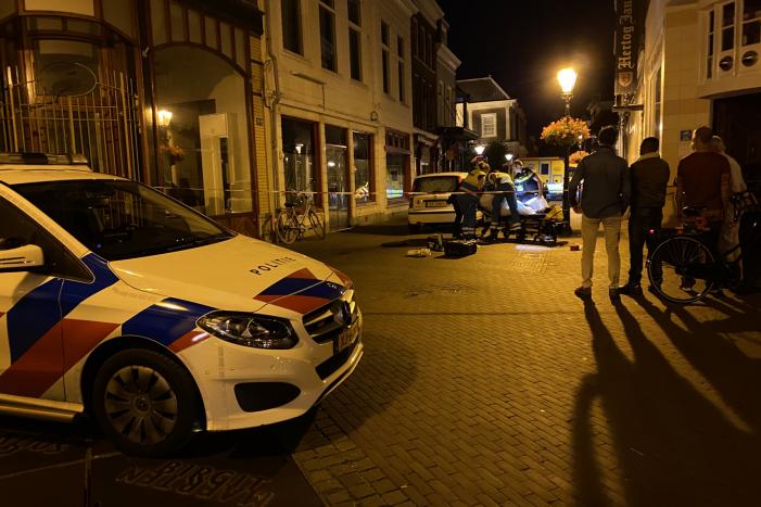Persoon zwaargewond na val op straat