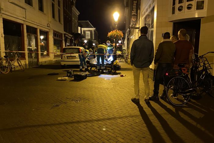 Persoon zwaargewond na val op straat