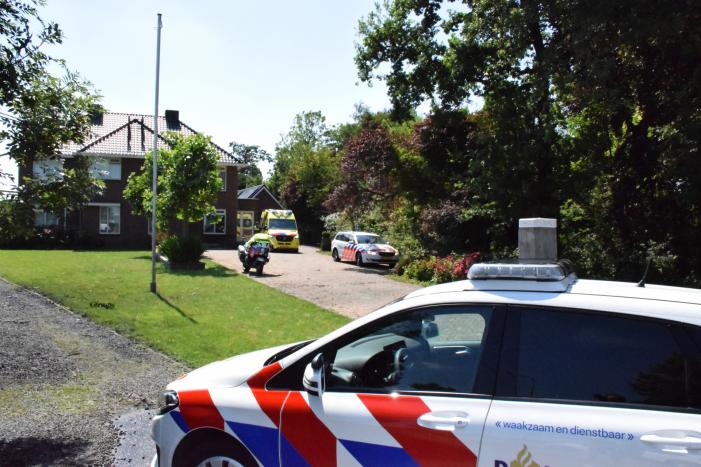 Vrachtwagen raakt van de weg en belandt in sloot