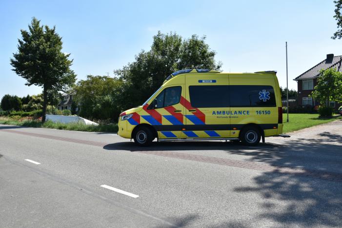 Vrachtwagen raakt van de weg en belandt in sloot
