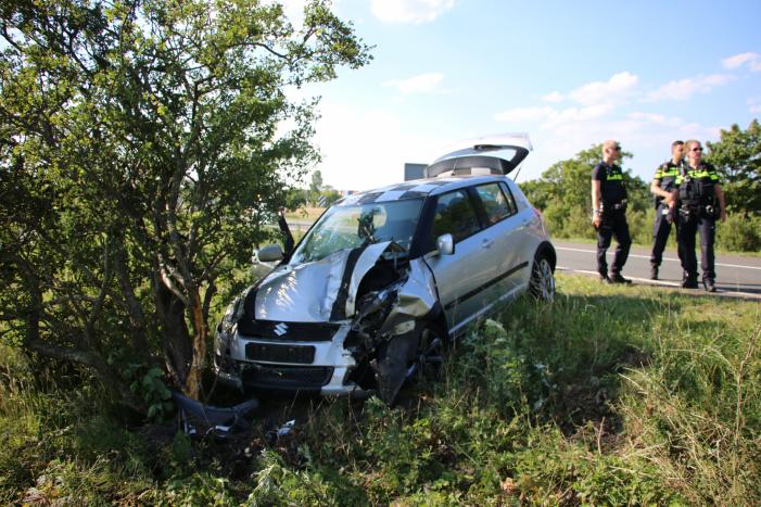 Personenauto flink beschadigd na eenzijdige aanrijding