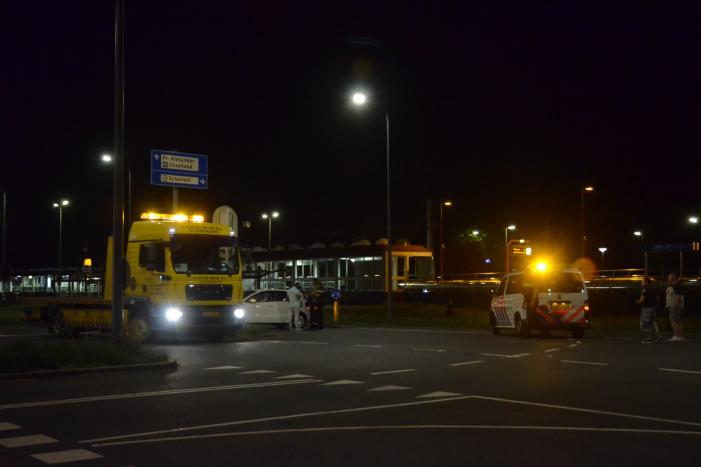 Auto in de sloot na aanrijding