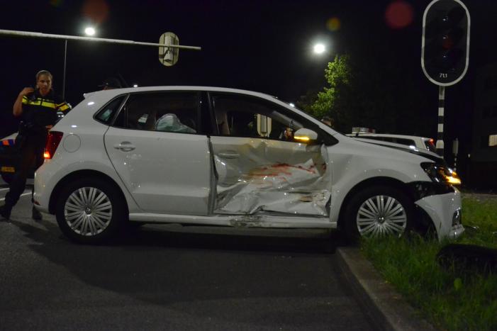 Auto in de sloot na aanrijding