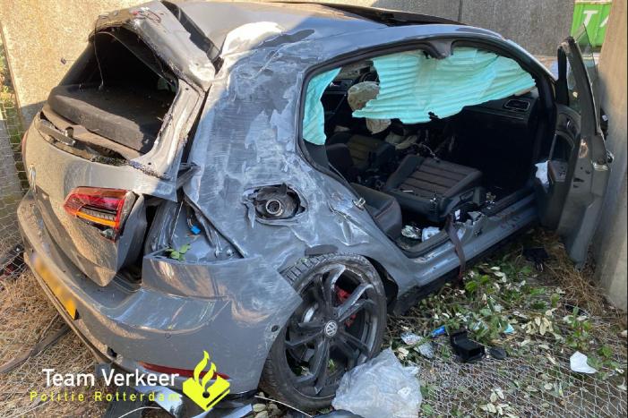 Cokegebruiker vliegt uit de bocht, 3 inzittenden gewond