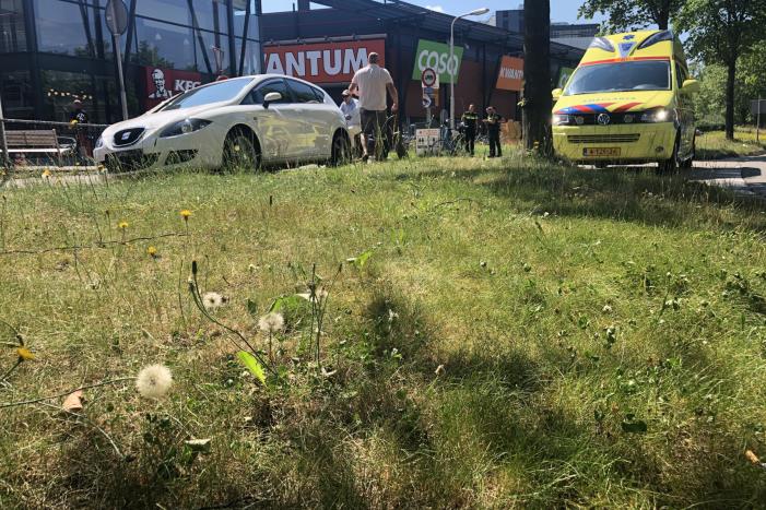 Fietser gewond na aanrijding met personenauto