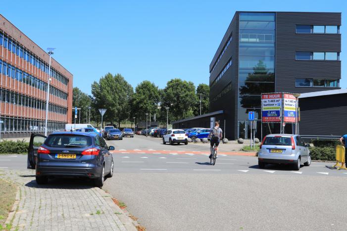 Bestuurder op leeftijd gewond bij aanrijding