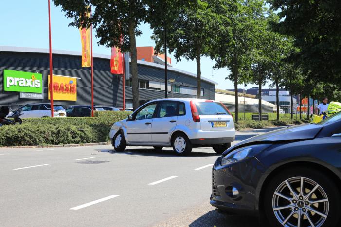 Bestuurder op leeftijd gewond bij aanrijding