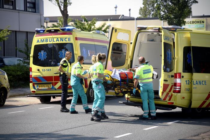 Motorrijder ernstig gewond na aanrijding met bestelbus