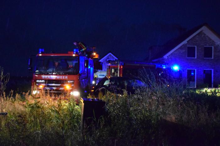 Flinke brand in woning met rietenkap