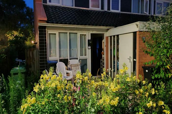 Brandlucht in woning na mogelijke blikseminslag