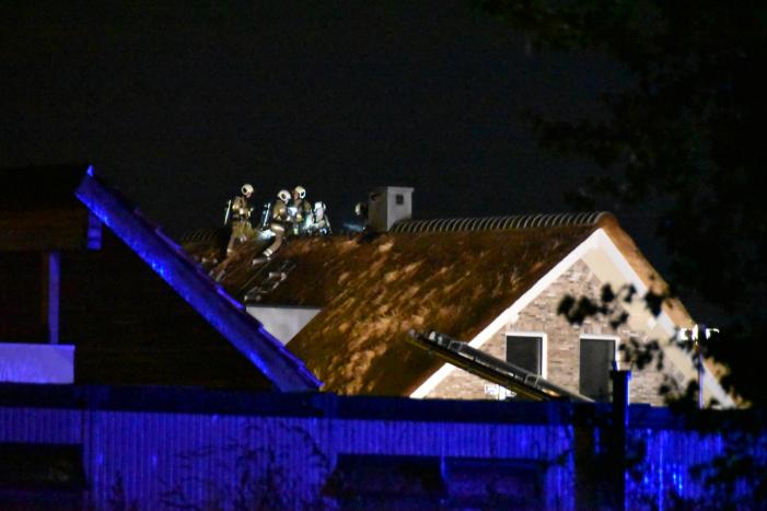 Flinke brand in woning met rietenkap