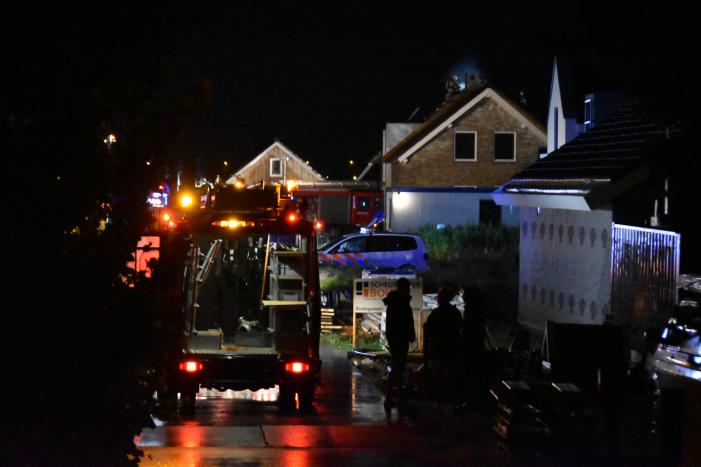 Flinke brand in woning met rietenkap