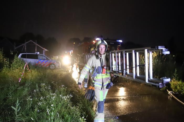 Flinke brand in woning met rietenkap