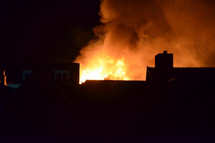 Zeer grote brand dak restaurant Pronto