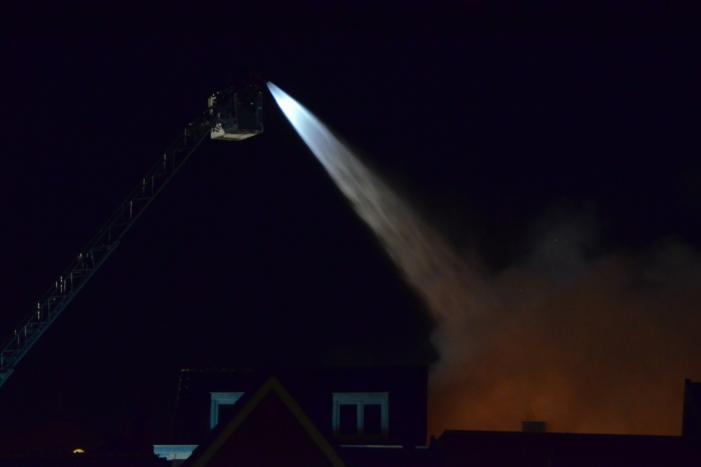 Zeer grote brand dak restaurant Pronto