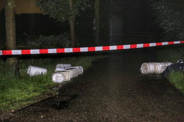 Tientallen vaten en zakken met drugsafval gedumpt