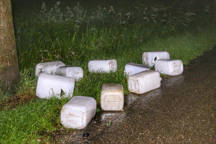 Tientallen vaten en zakken met drugsafval gedumpt