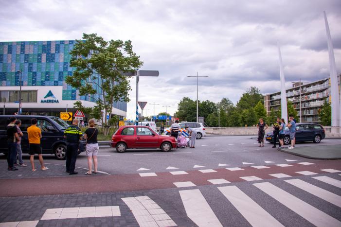 Jongetje op step aangereden door auto